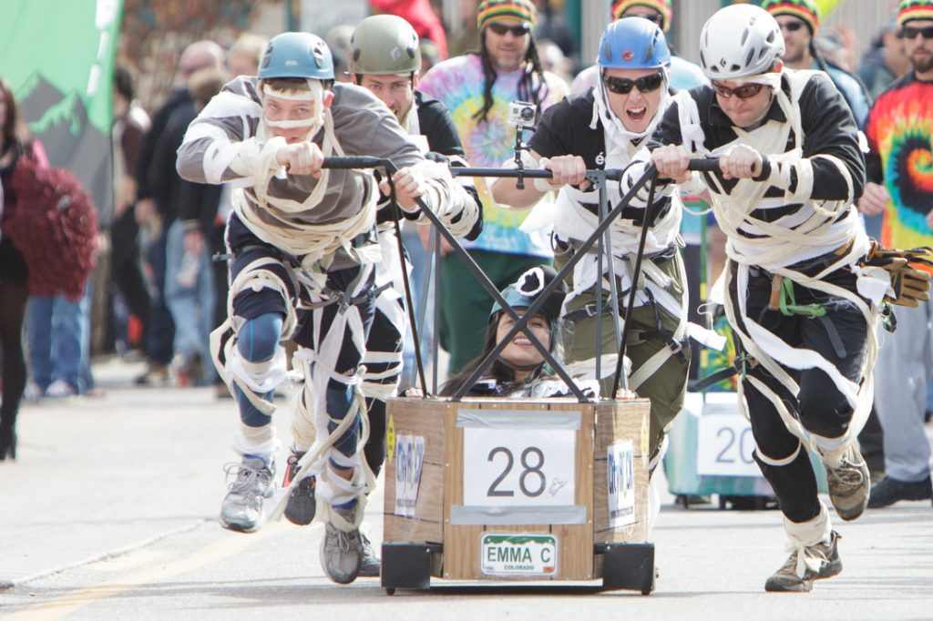 racers tearing down Manitou Avenue
